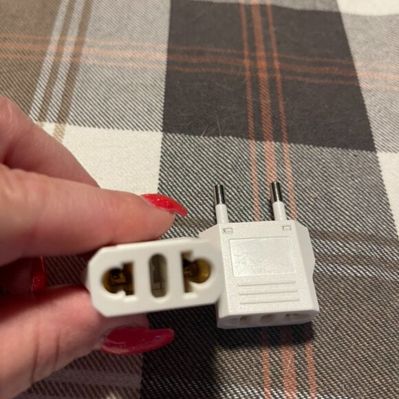 United States to Italy Travel Power Adapter to Connect North American Electrical - Picture 2 of 9